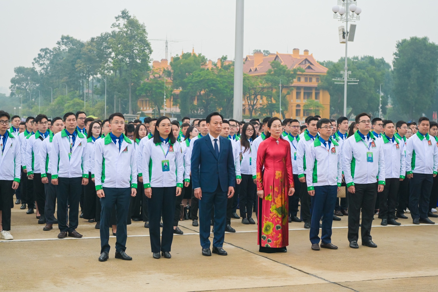Tham dự lễ báo công có bà Lê Thị Thủy, Ủy viên Trung ương Đảng, Phó Bí thư Đảng ủy Chính phủ; ông Lại Xuân Lâm, Phó Bí thư Đảng ủy Chính phủ.