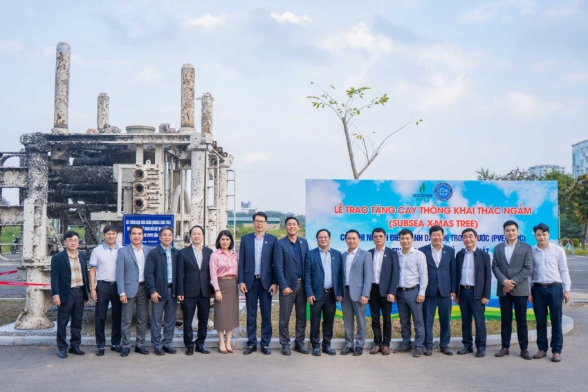 PVEP-POC và Trường Đại học Mỏ - Địa chất ký kết thỏa thuận hợp tác và trao tặng thiết bị dầu khí