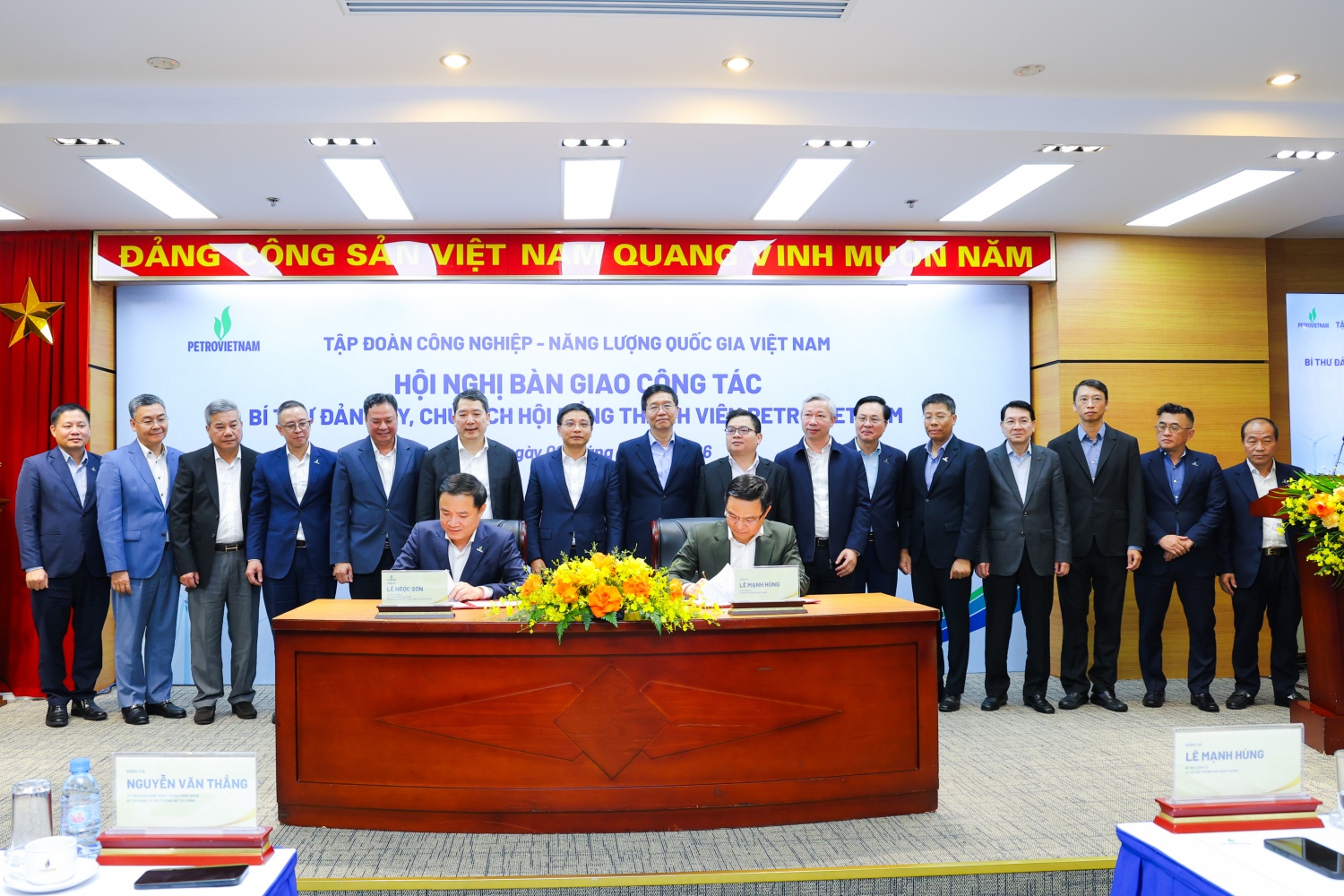 Petrovietnam tổ chức bàn giao chức vụ Bí thư Đảng ủy, Chủ tịch HĐTV