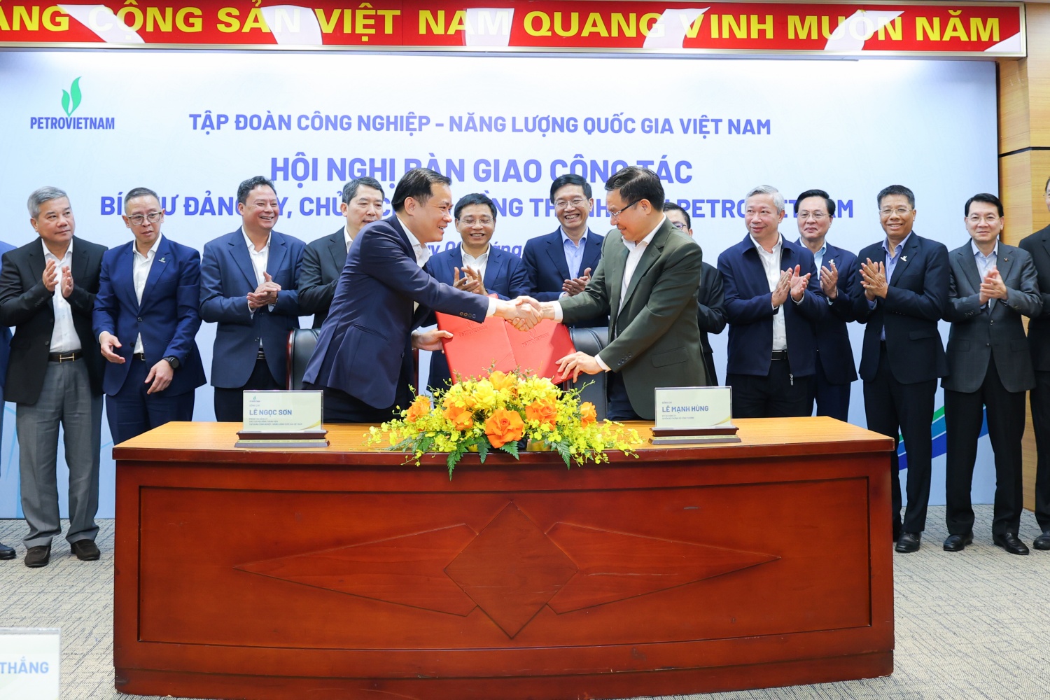 Petrovietnam tổ chức bàn giao chức vụ Bí thư Đảng ủy, Chủ tịch HĐTV