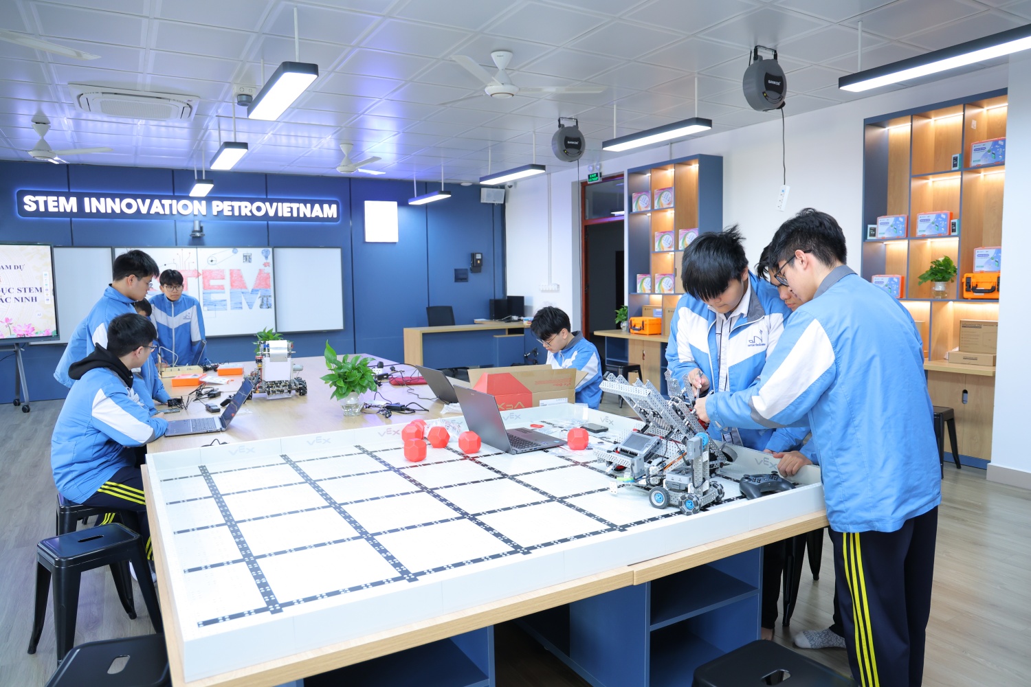 Lan tỏa không gian học tập khoa học – công nghệ hiện đại