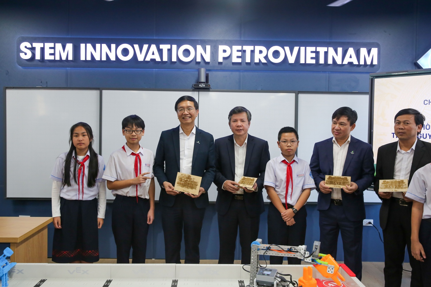 Phát triển nguồn nhân lực, góp phần đưa Huế trở thành Trung tâm Giáo dục – đào tạo, khoa học – công nghệ