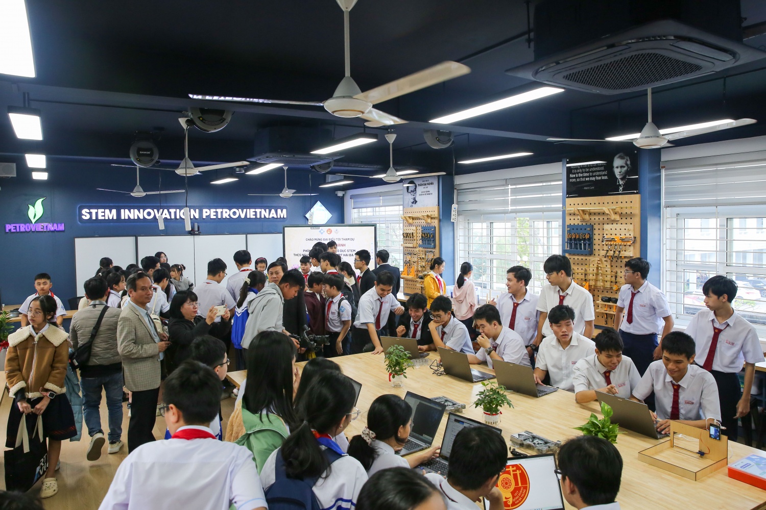 Phát triển nguồn nhân lực, góp phần đưa Huế trở thành Trung tâm Giáo dục – đào tạo, khoa học – công nghệ