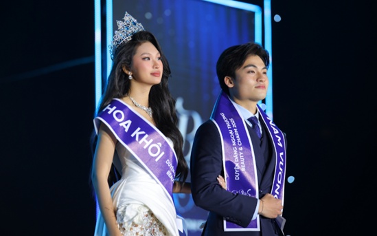 Thí sinh Phan Trâm Anh đăng quang Hoa khôi Duyên dáng Ngoại thương 2025