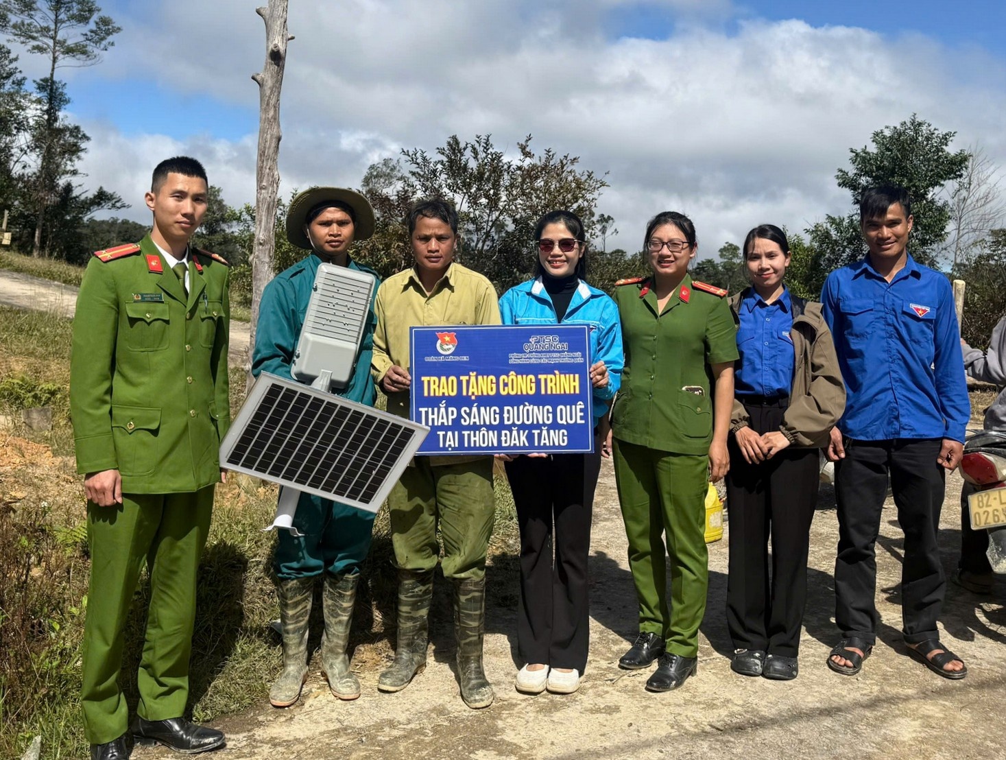 “Áo ấm mùa đông” - 10 năm bền bỉ trên hành trình thiện nguyện của PTSC Quảng Ngãi “Áo ấm mùa đông” - 10 năm bền bỉ trên hành trình thiện nguyện của PTSC Quảng Ngãi