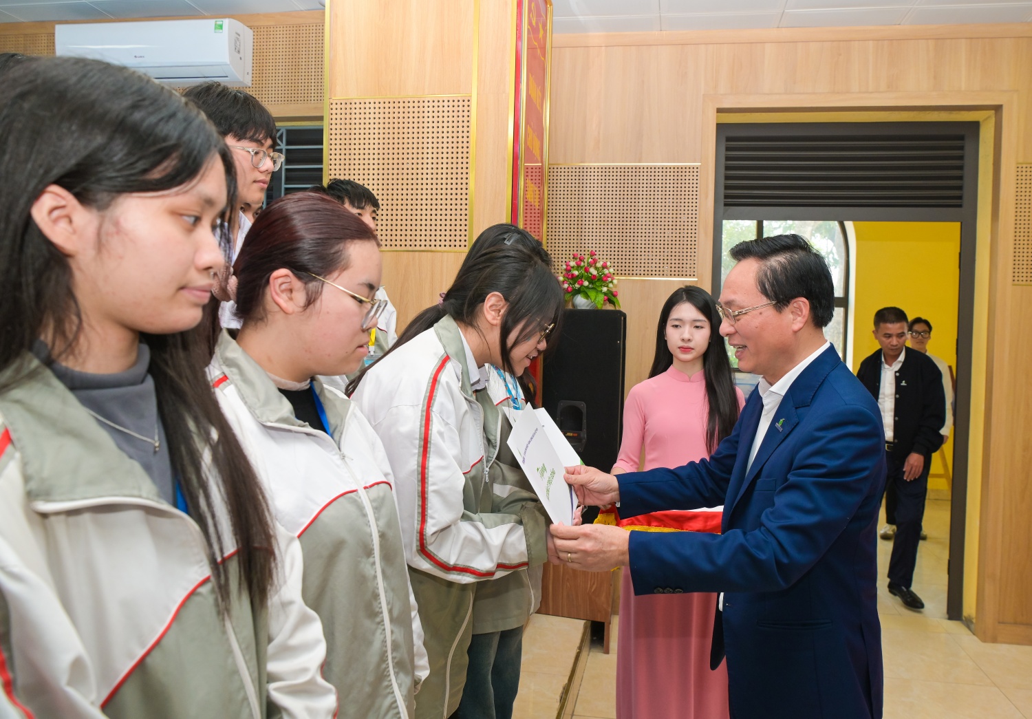 Petrovietnam đồng hành cùng giáo dục tỉnh Quảng Ninh, từ phòng STEM đến phát triển nguồn nhân lực