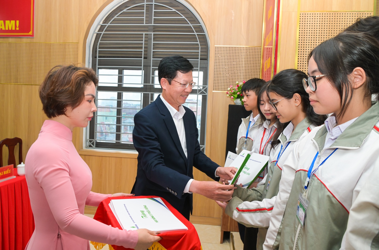 Petrovietnam đồng hành cùng giáo dục tỉnh Quảng Ninh, từ phòng STEM đến phát triển nguồn nhân lực