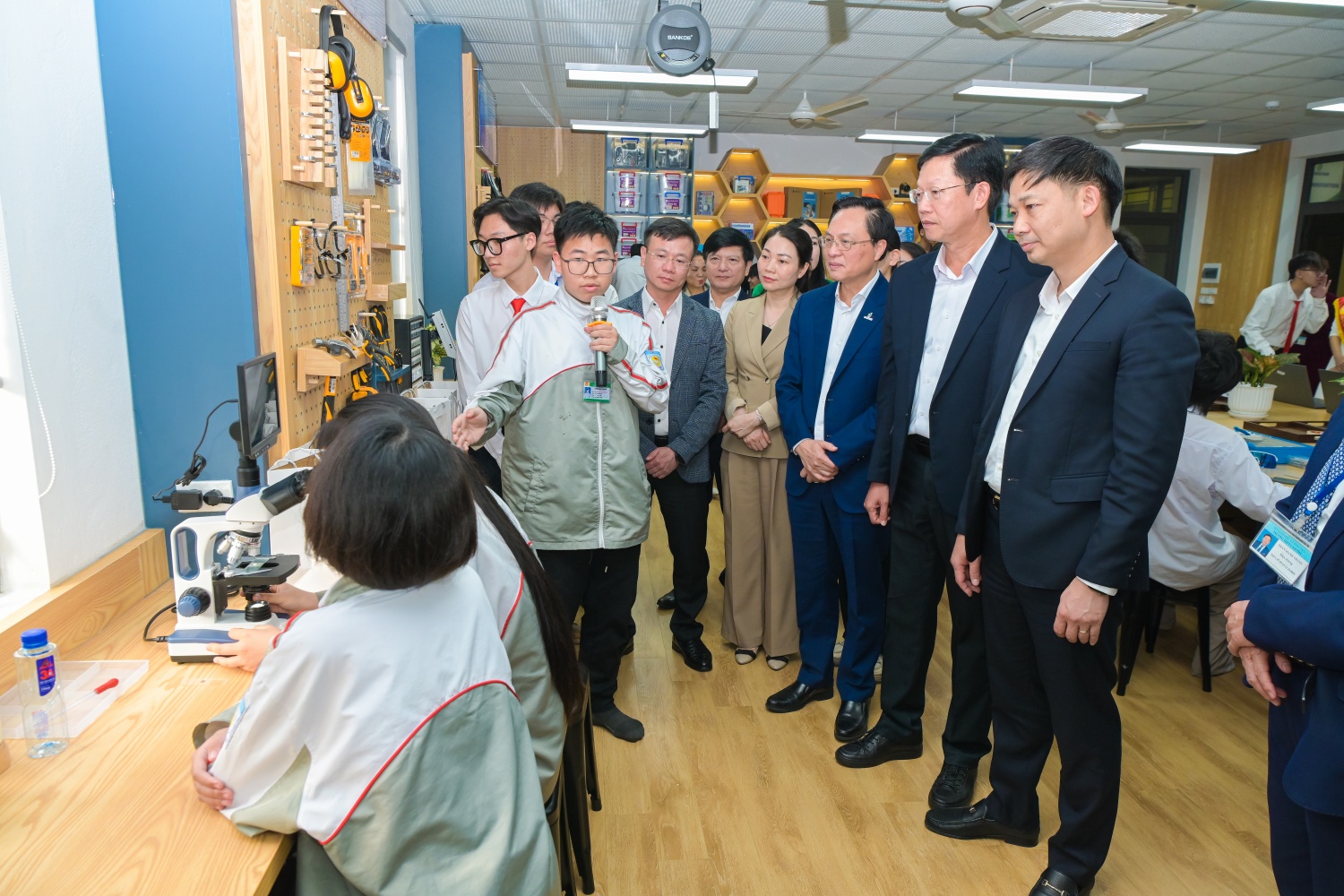 Petrovietnam đồng hành cùng giáo dục tỉnh Quảng Ninh, từ phòng STEM đến phát triển nguồn nhân lực