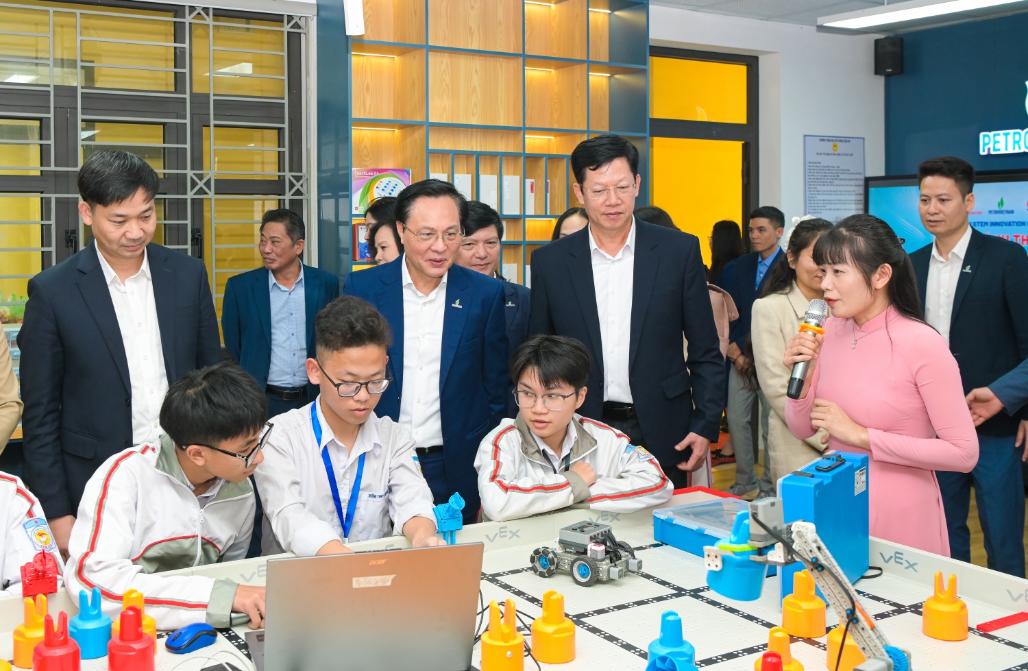 [Chùm ảnh] Petrovietnam đồng hành phát triển không gian giáo dục STEM tại Quảng Ninh