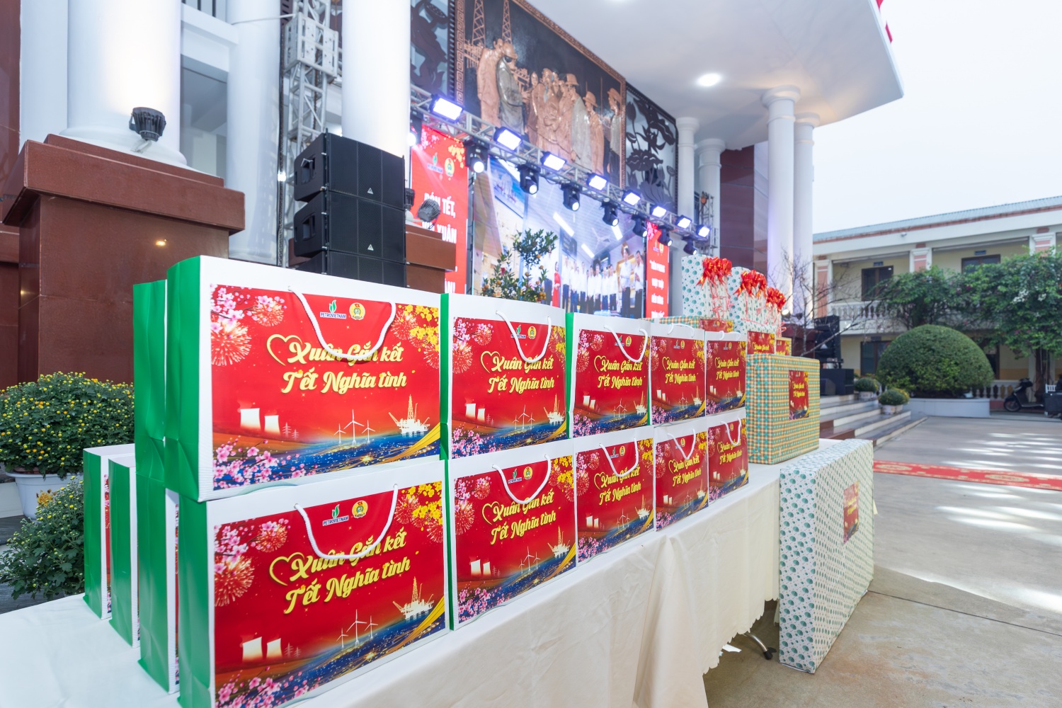 “Xuân gắn kết - Tết nghĩa tình” thắp lên niềm tin cùng người lao động Petrovietnam