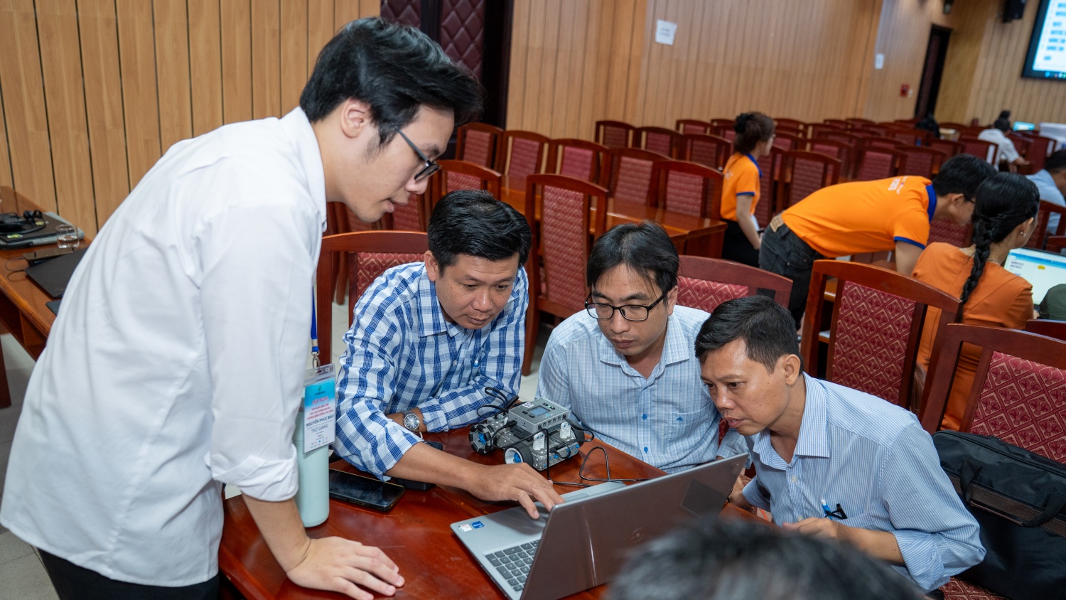 Nâng cao kiến thức, kỹ năng triển khai giáo dục STEM cho giáo viên khu vực Nam Bộ