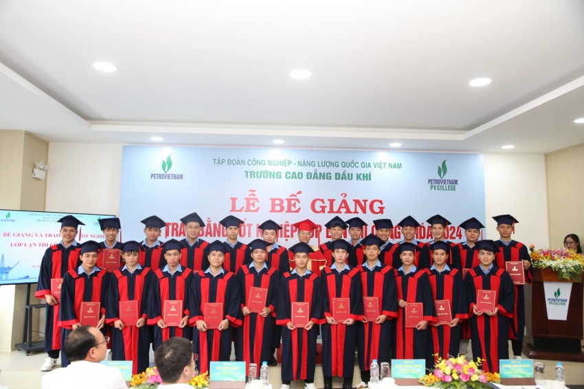 PV College trao bằng tốt nghiệp cho 24 học sinh lớp Lặn thi công khóa 2024