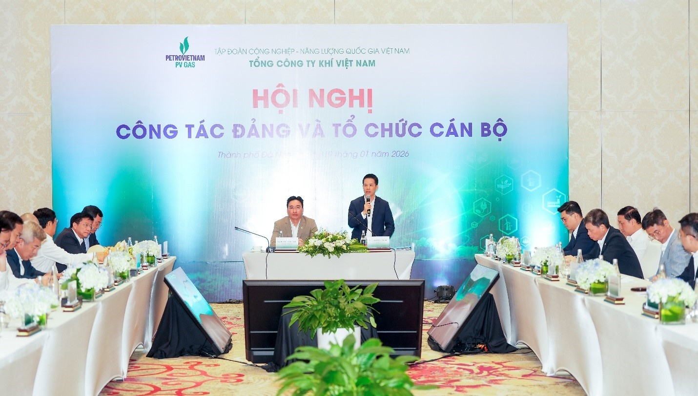 Phó Bí thư Đảng ủy, Tổng Giám đốc PV GAS Phạm Văn Phong phát biểu tại Hội nghị