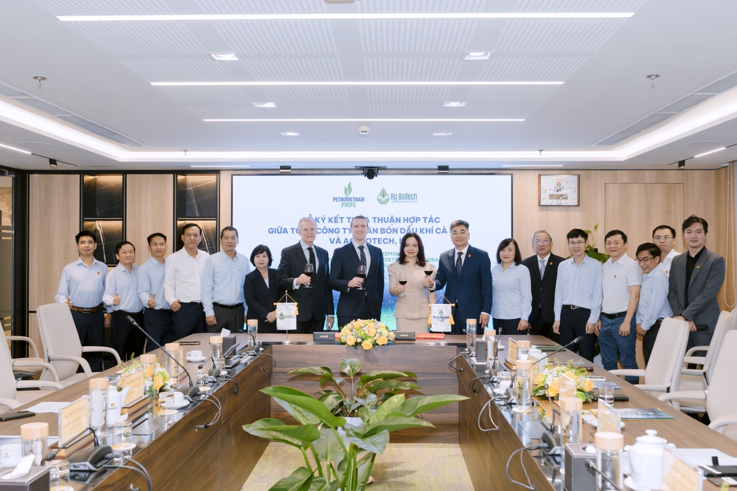 Phân bón Cà Mau và AG Biotech (Hoa Kỳ) ký kết hợp tác chiến lược về công nghệ sinh học