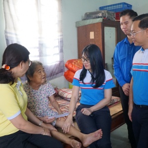 [VIDEO] PVOIL mang Xuân ấm ấp đến với các Mẹ Việt Nam Anh hùng và trẻ em khuyết tật tại TP. Hồ Chí Minh