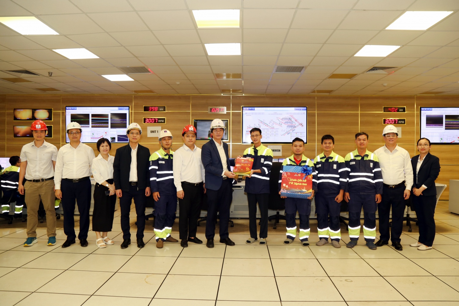 Công đoàn Petrovietnam động viên, chúc Tết người lao động NMNĐ Sông Hậu 1