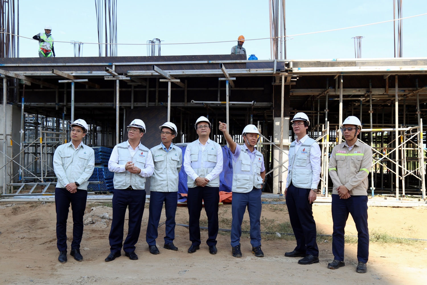 Công đoàn Petrovietnam thăm, động viên người lao động trên công trường dự án NMNĐ Long Phú 1