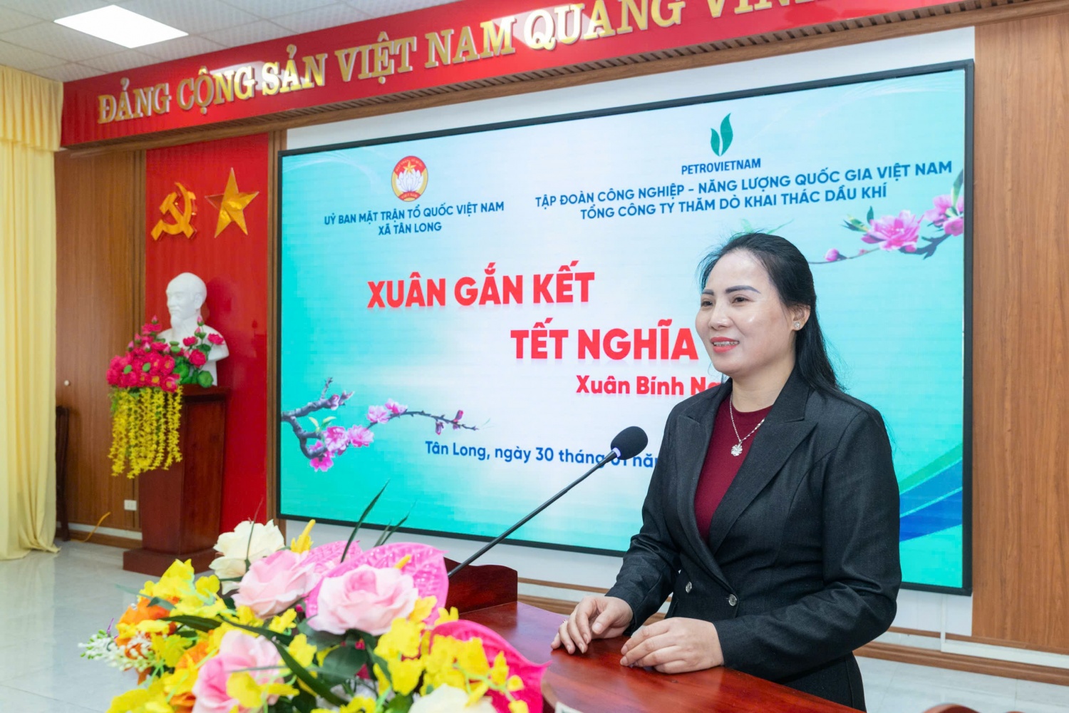 Petrovietnam đưa Tết đến với bà con Tuyên Quang