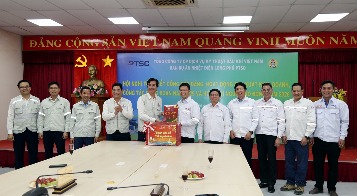 Công đoàn Petrovietnam thăm, chúc Tết người lao động PTSC Long Phú