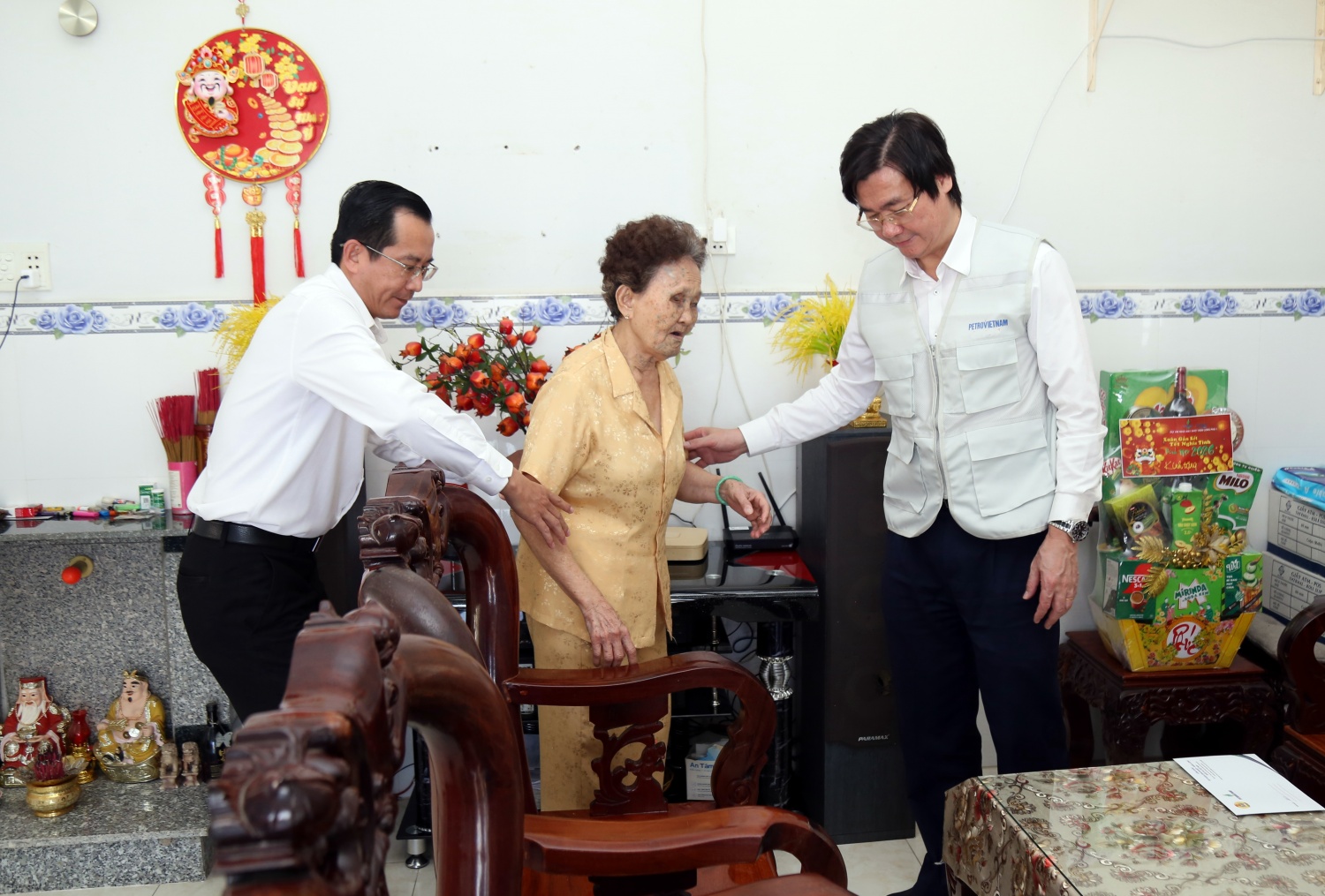 Công đoàn Petrovietnam thăm hỏi và tri ân gia đình người có công tại Cần Thơ