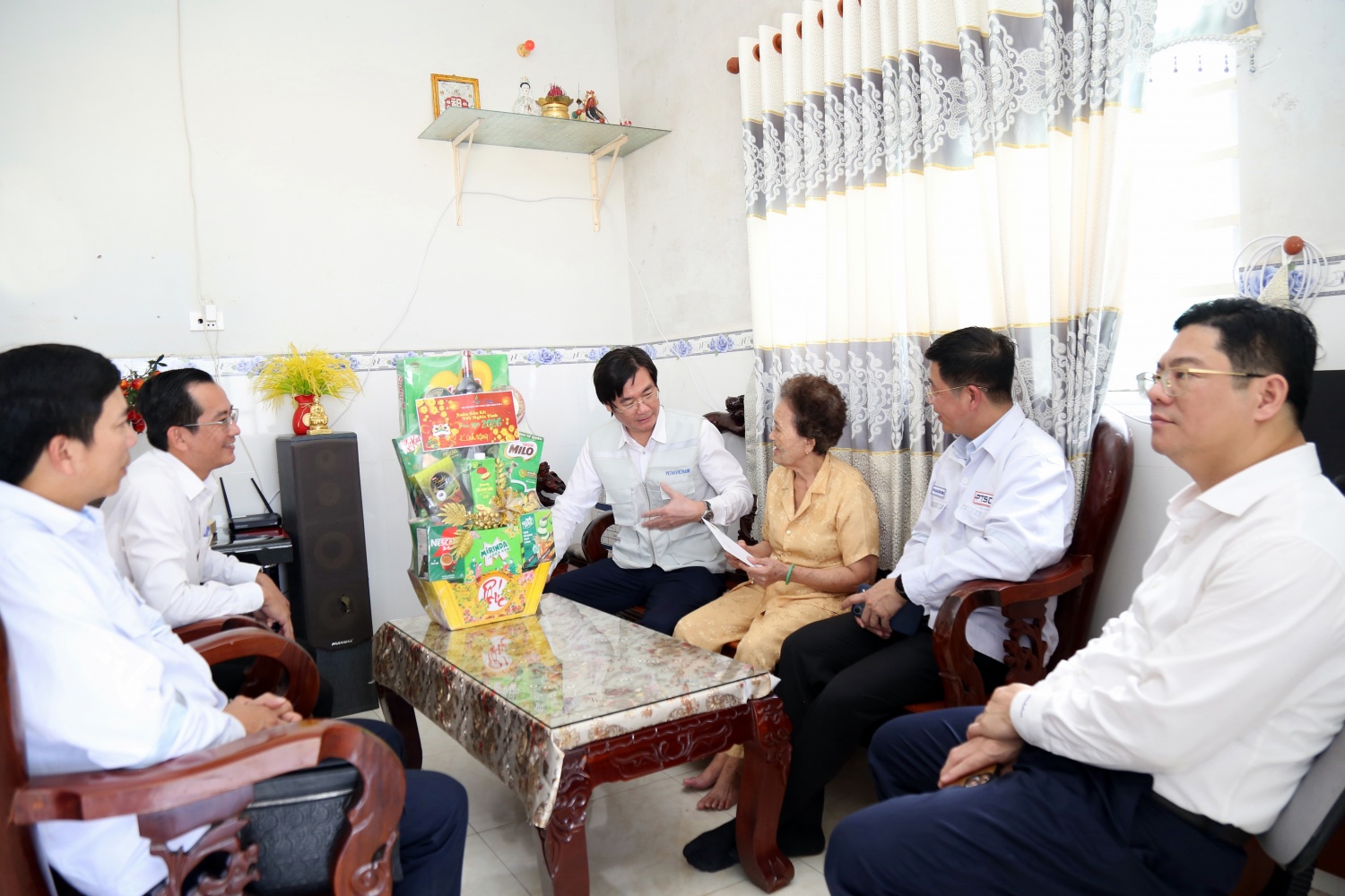 Công đoàn Petrovietnam thăm hỏi và tri ân gia đình người có công tại Cần Thơ