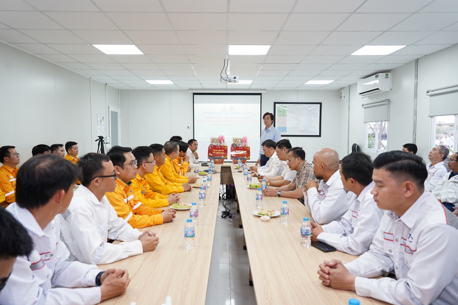 Petrovietnam động viên và chúc Tết các đơn vị thi công dự án Đường ống dẫn khí Lô B - Ô Môn