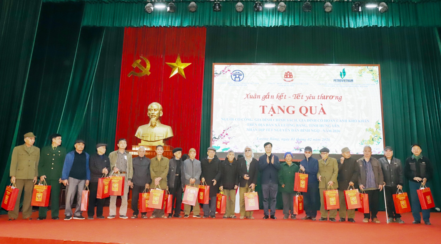 “Petrovietnam: Xuân Gắn kết - Tết Nghĩa tình” đến với bà con xã Lương Bằng (Hưng Yên)