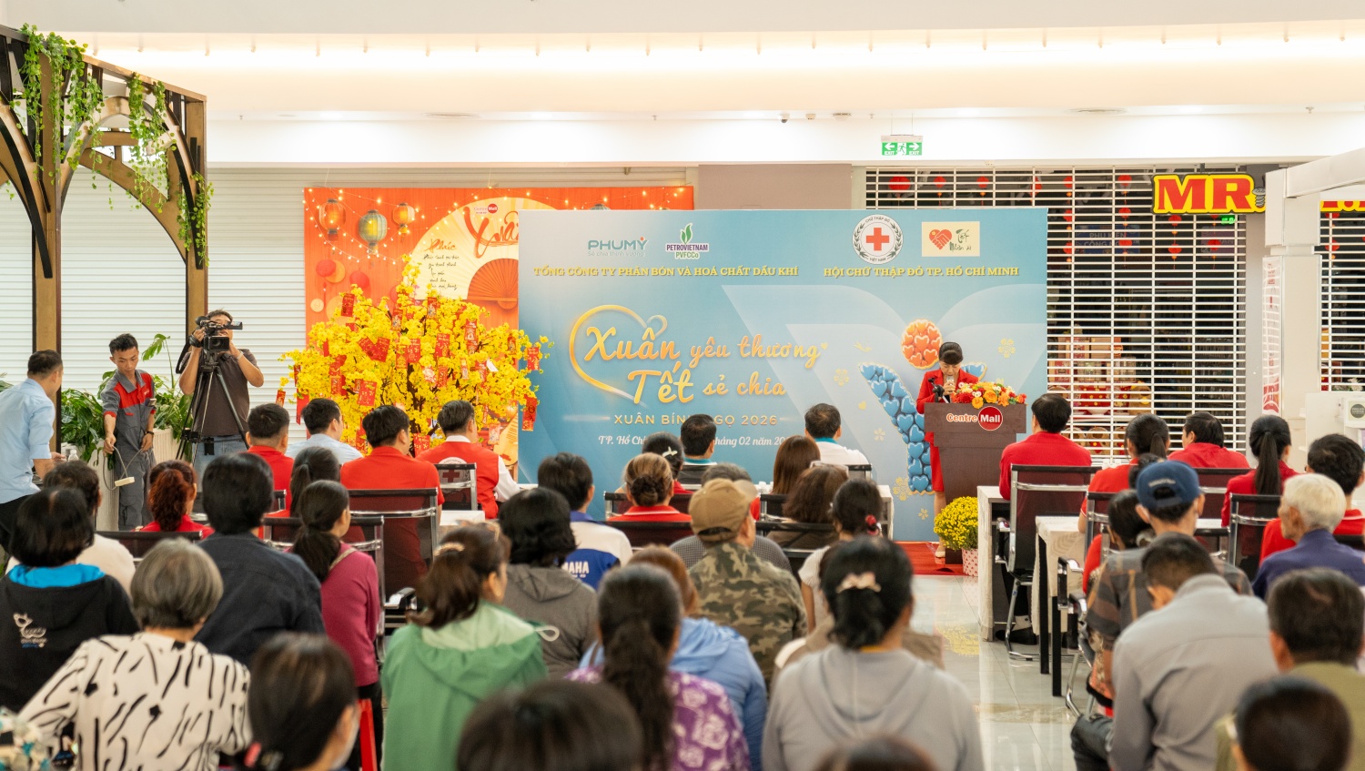 PVFCCo – Phú Mỹ cùng người dân khó khăn sắm Tết