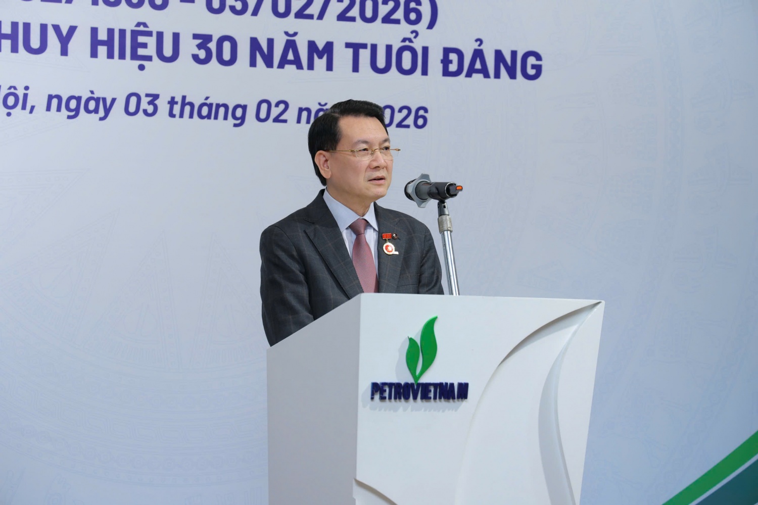 Petrovietnam gặp mặt kỷ niệm 96 năm Ngày thành lập Đảng Cộng sản Việt Nam, trao Huy hiệu 30 năm tuổi Đảng