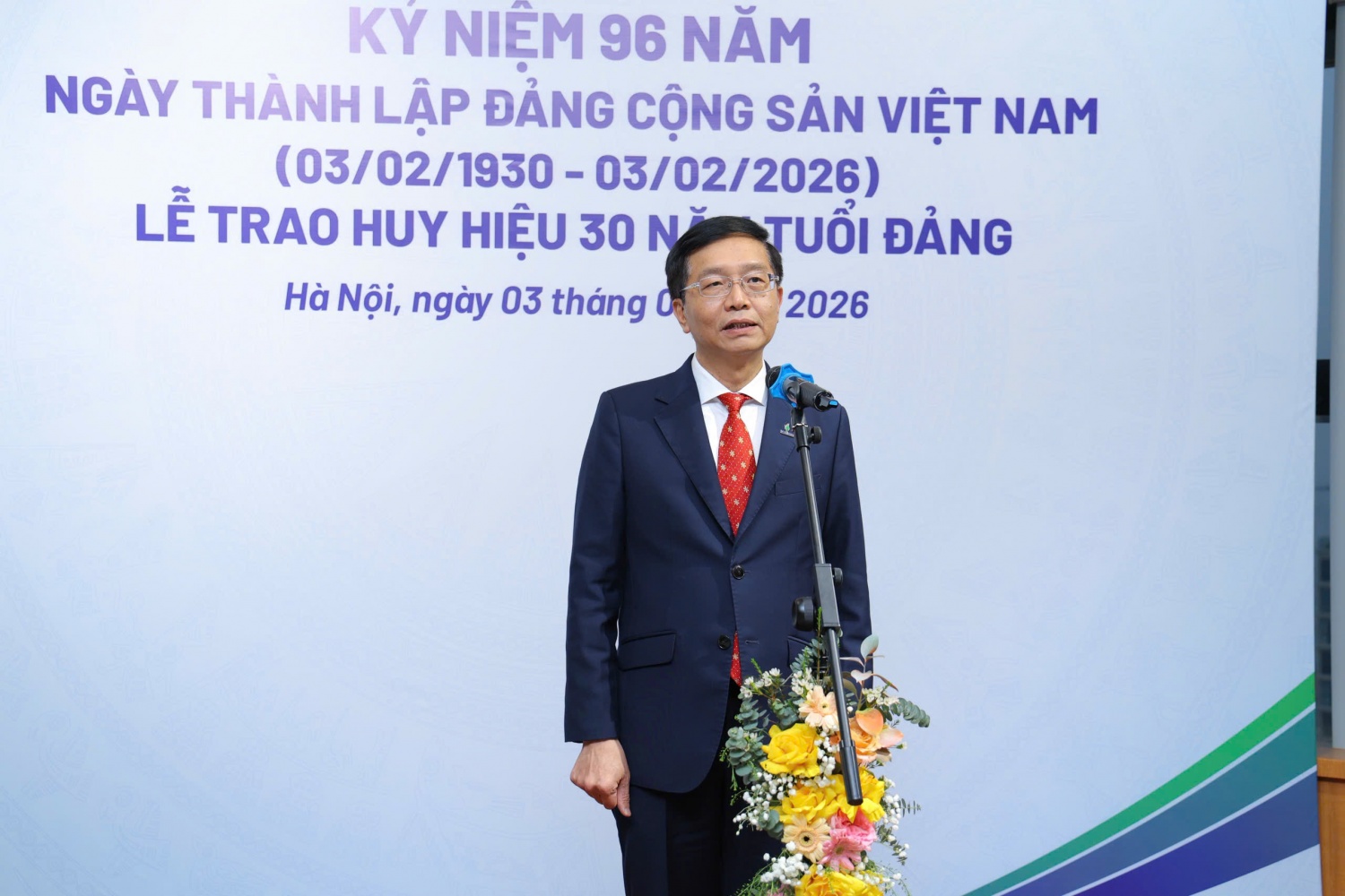 Petrovietnam gặp mặt kỷ niệm 96 năm Ngày thành lập Đảng Cộng sản Việt Nam, trao Huy hiệu 30 năm tuổi Đảng