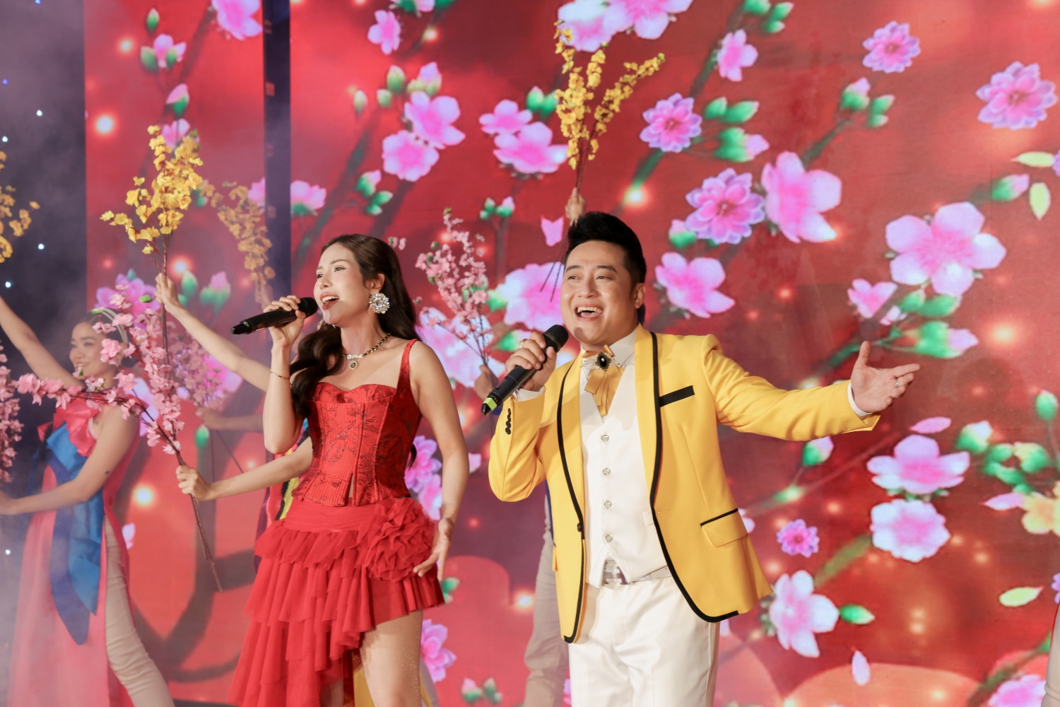 Chương trình văn nghệ đặc sắc dành cho người lao động PVOIL