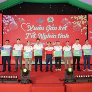 “Petrovietnam: Xuân Gắn kết - Tết Nghĩa tình” đến với người lao động PVOIL khu vực Tây Nam bộ