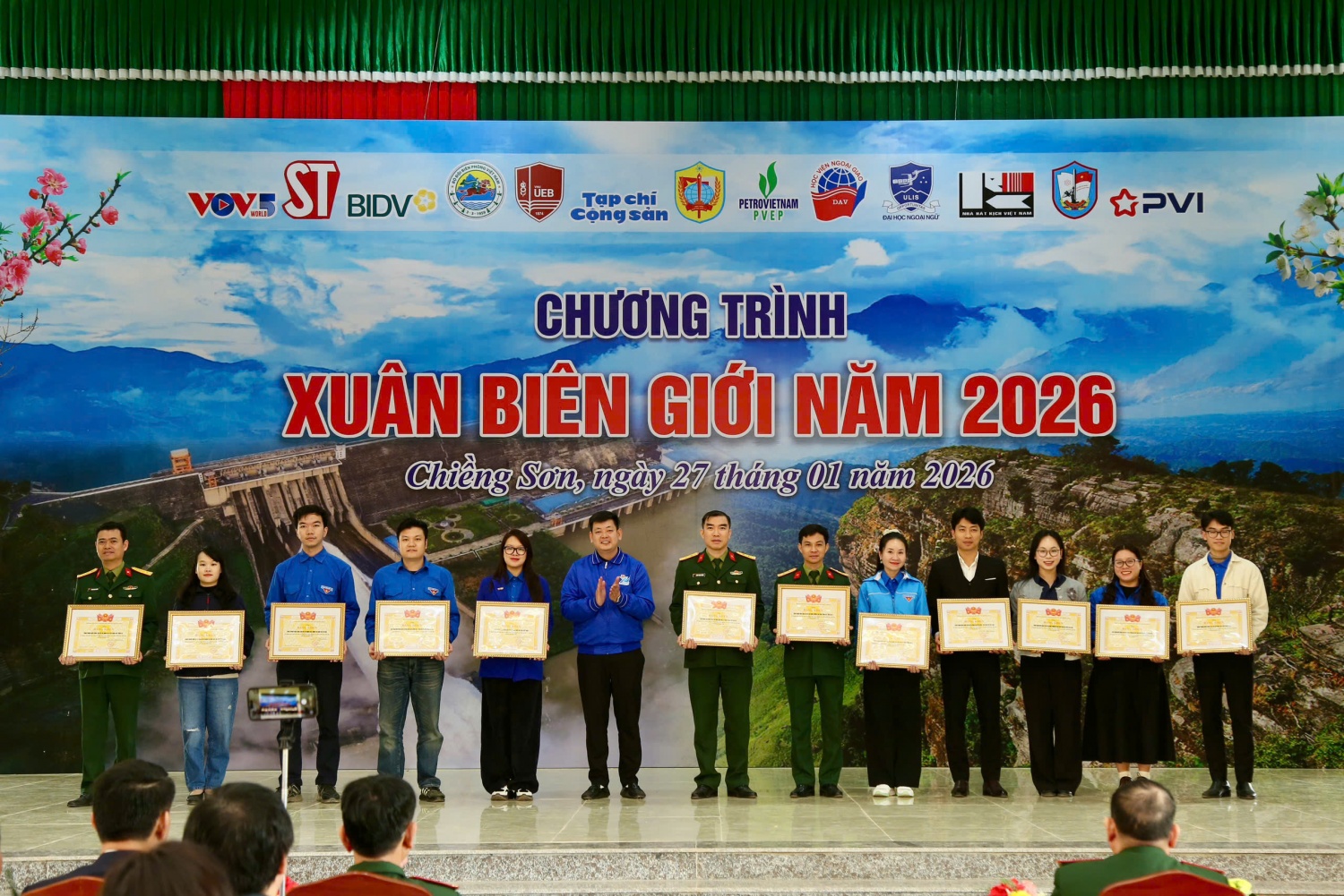 PVEP mang xuấn ấm đến nơi biên cương