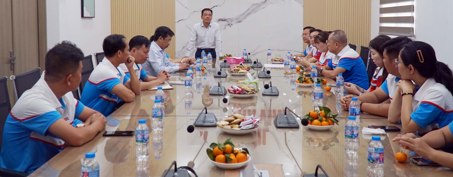 ng Lê Văn Nghĩa – Thành viên HĐQT PVOIL phát biểu tại buổi gặp mặt với Chi nhánh Vĩnh Long – PVOIL Bạc Liêu