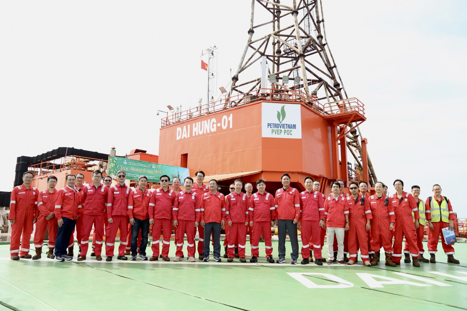 Lãnh đạo PVEP động viên, chúc Tết người lao động trên giàn FPU Đại Hùng 01