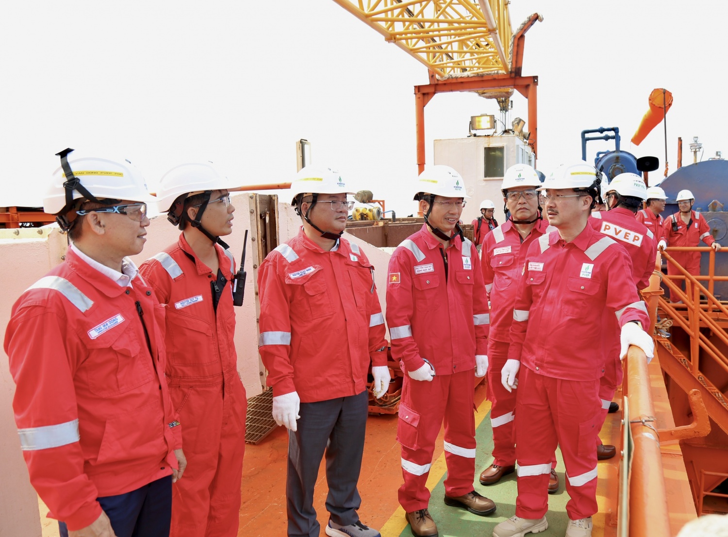 Lãnh đạo PVEP động viên, chúc Tết người lao động trên giàn FPU Đại Hùng 01