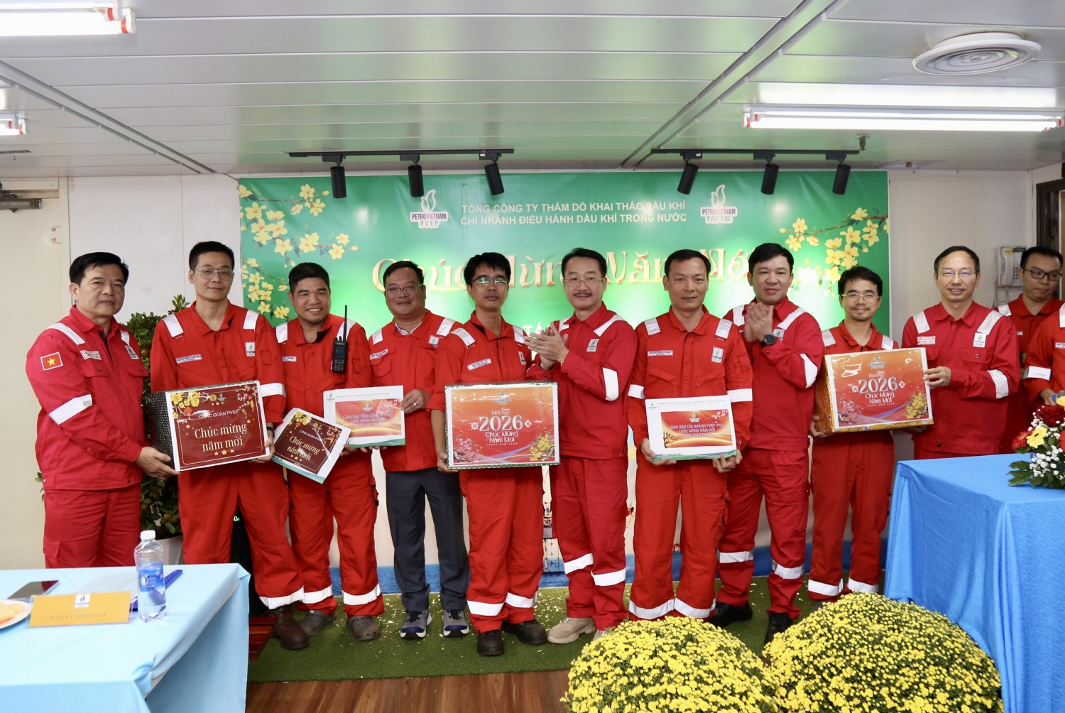 Lãnh đạo PVEP động viên, chúc Tết người lao động trên giàn FPU Đại Hùng 01
