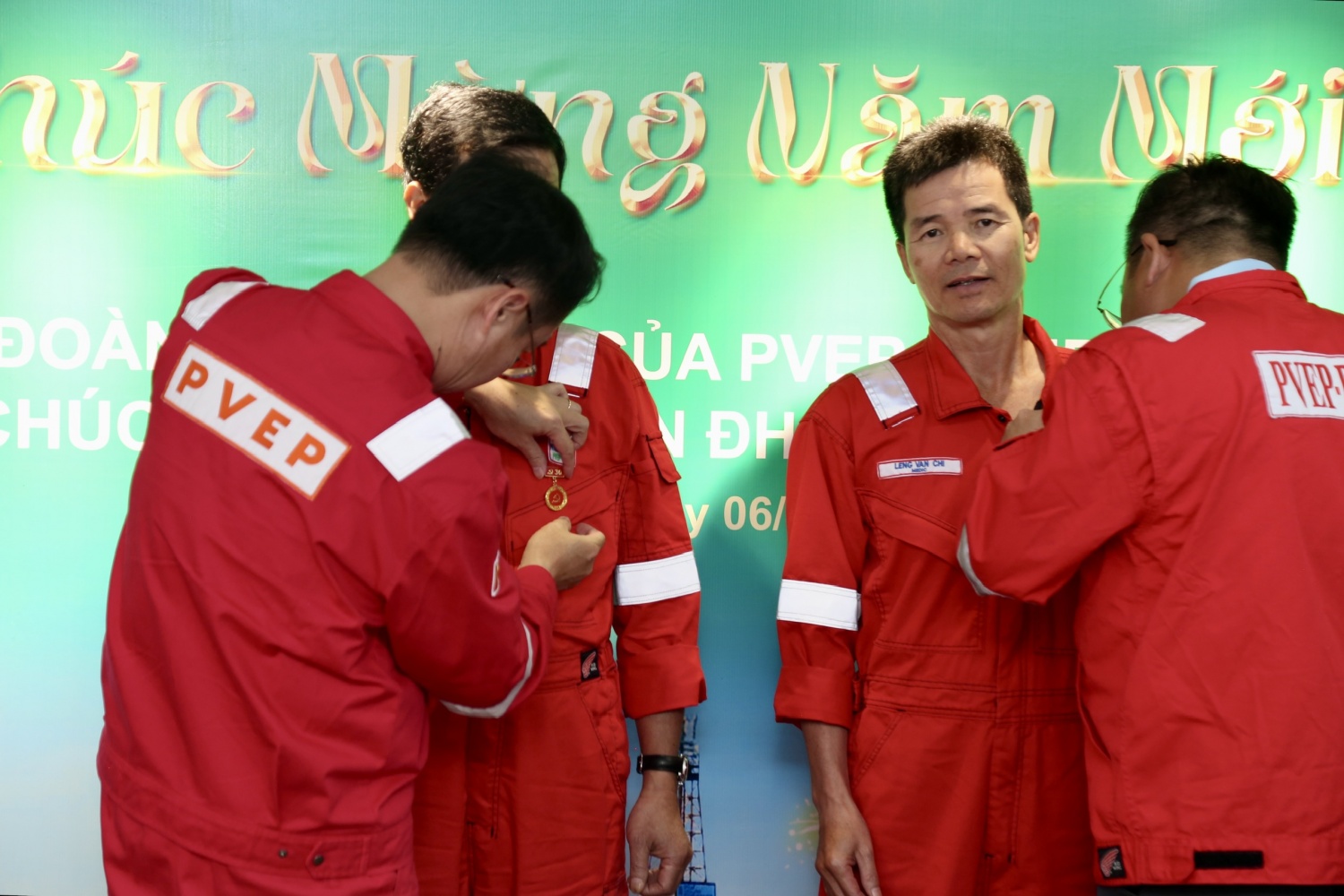 Lãnh đạo PVEP động viên, chúc Tết người lao động trên giàn FPU Đại Hùng 01