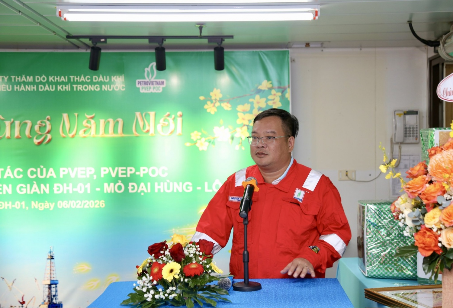 Lãnh đạo PVEP động viên, chúc Tết người lao động trên giàn FPU Đại Hùng 01