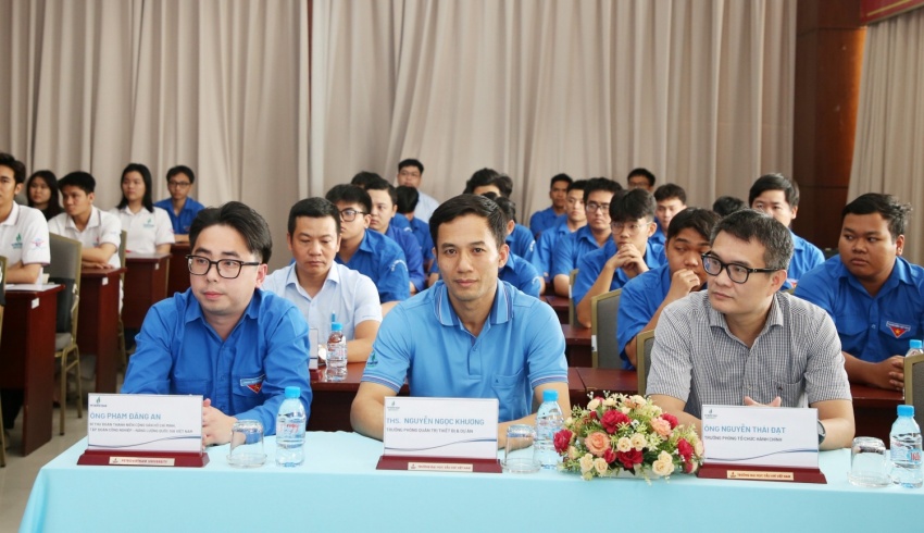 Ấm áp chương trình trao quà Tết cho học sinh - sinh viên dầu khí, năng lượng tại TP Hồ Chí Minh