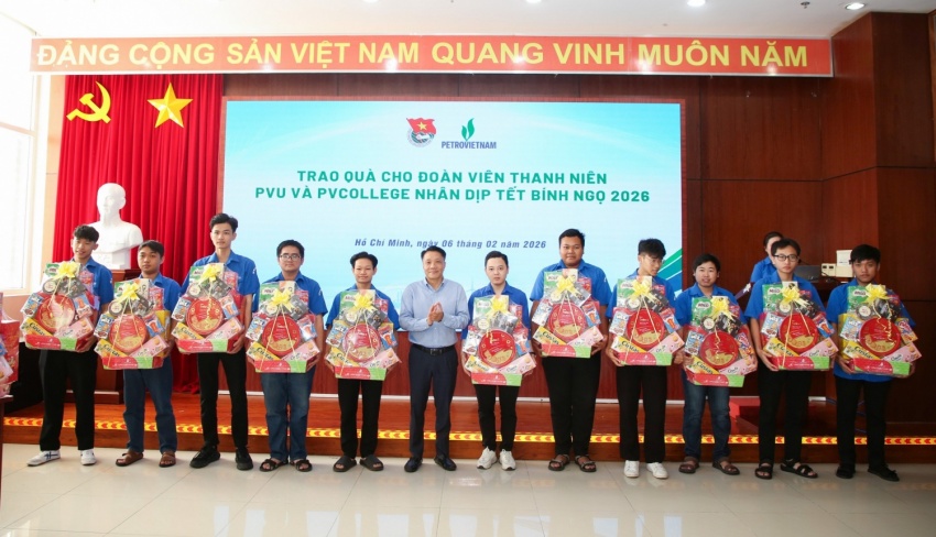 Ấm áp chương trình trao quà Tết cho học sinh - sinh viên dầu khí, năng lượng tại TP Hồ Chí Minh