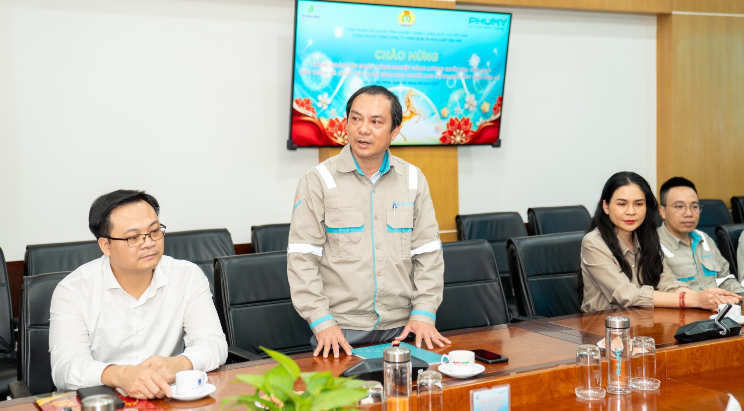 Công đoàn Petrovietnam thăm, chúc Tết NLĐ trực ca đêm giao thừa tại Nhà máy Đạm Phú Mỹ