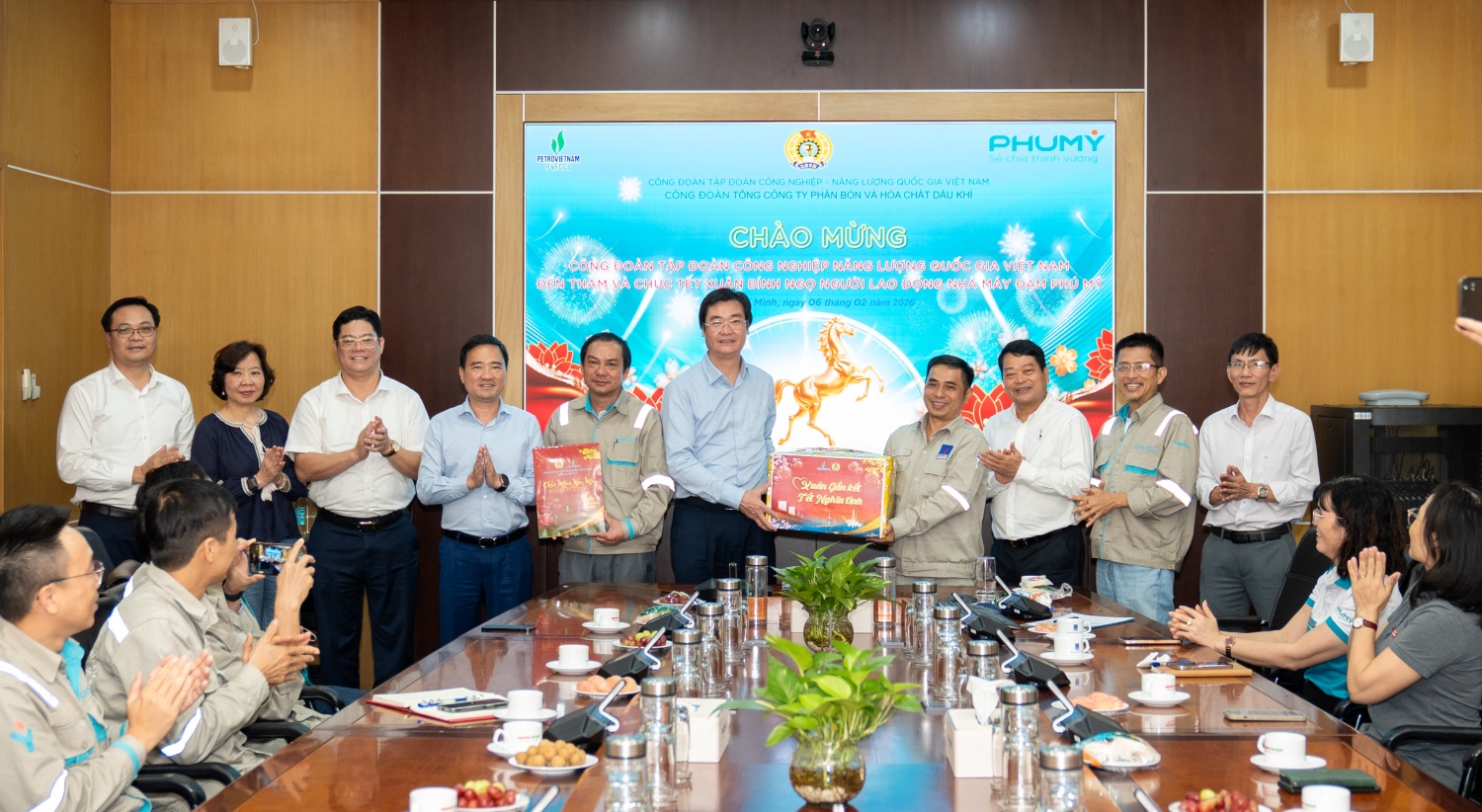 Công đoàn Petrovietnam thăm, chúc Tết NLĐ trực ca đêm giao thừa tại Nhà máy Đạm Phú Mỹ