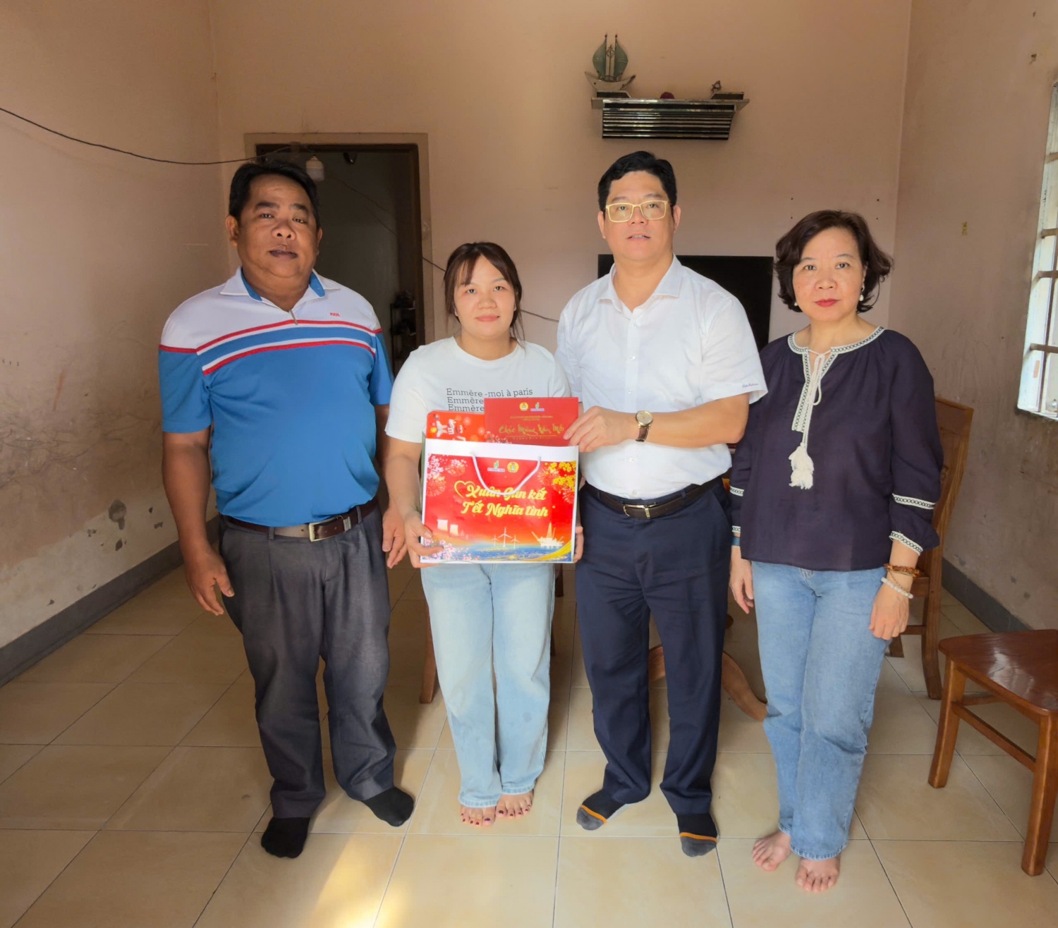 Công đoàn Petrovietnam trao gửi nghĩa tình tới người lao động khó khăn dịp Tết