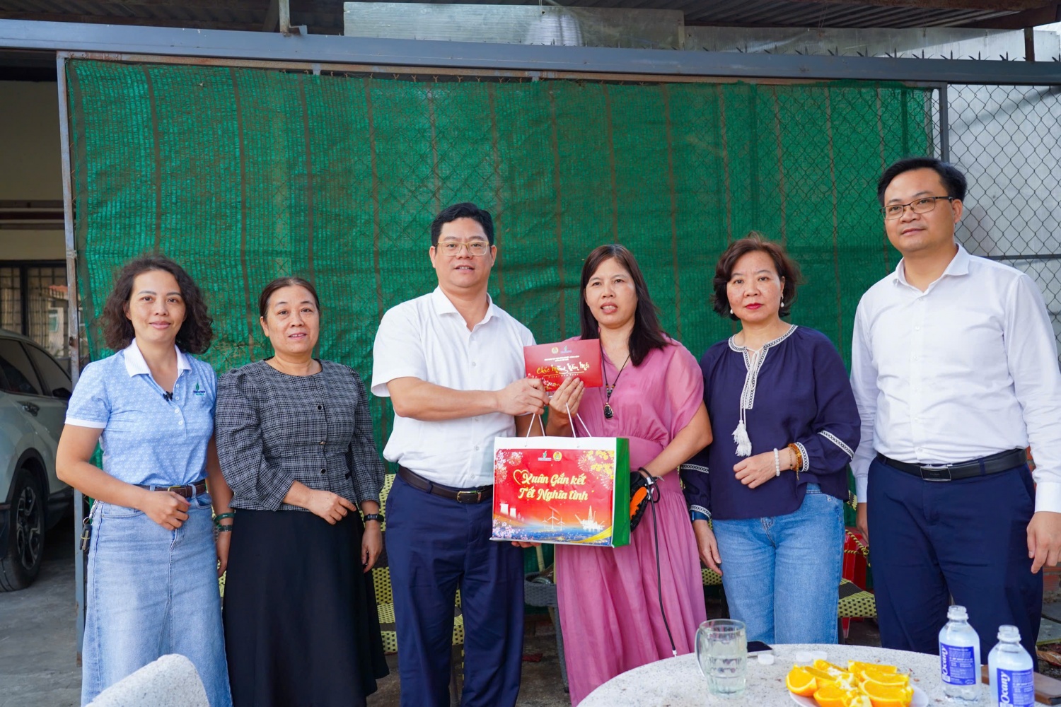 Công đoàn Petrovietnam trao gửi nghĩa tình tới người lao động khó khăn dịp Tết