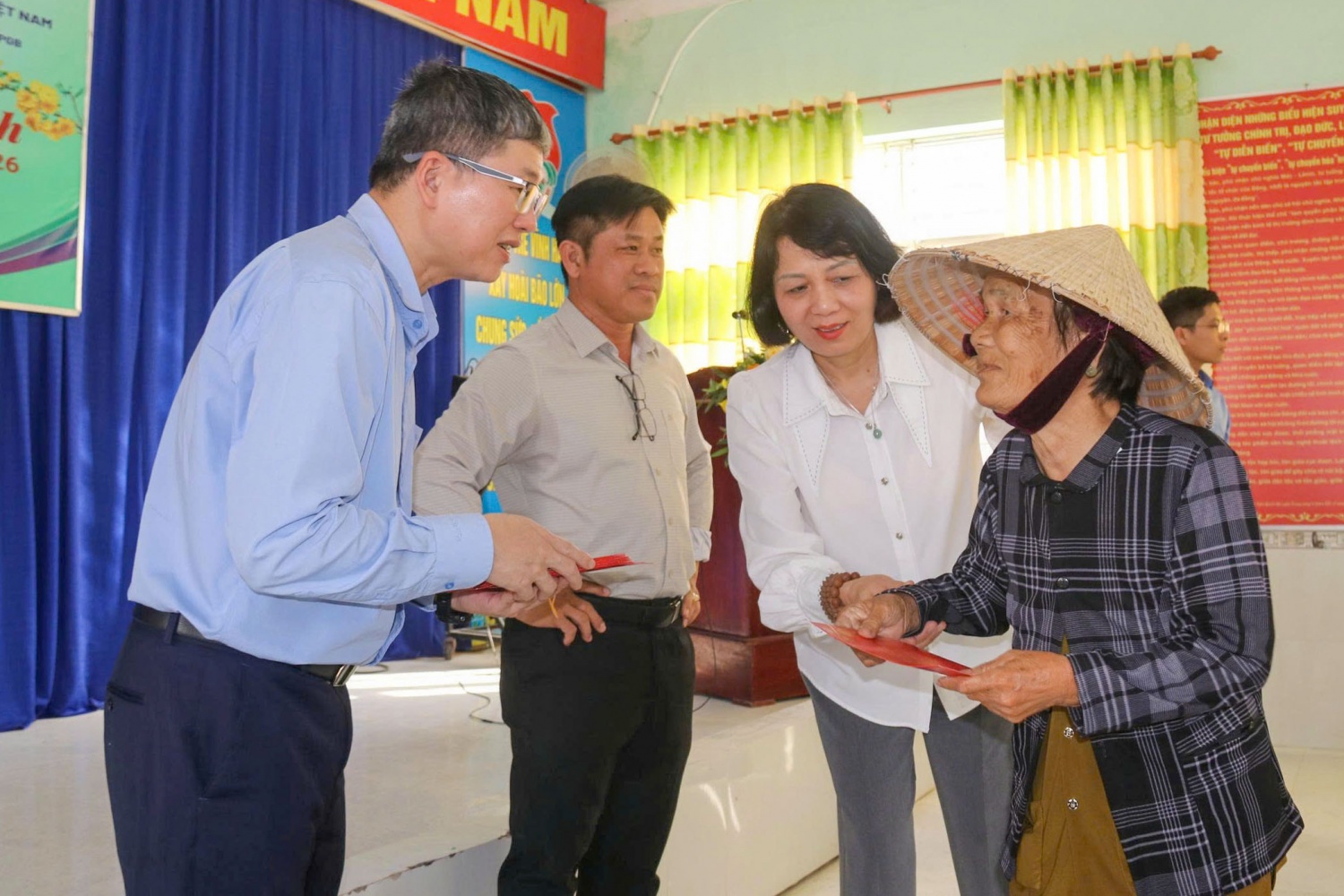 Petrovietnam góp phần chăm lo cho hàng trăm hộ dân tại vùng dự án nhà máy điện hạt nhân