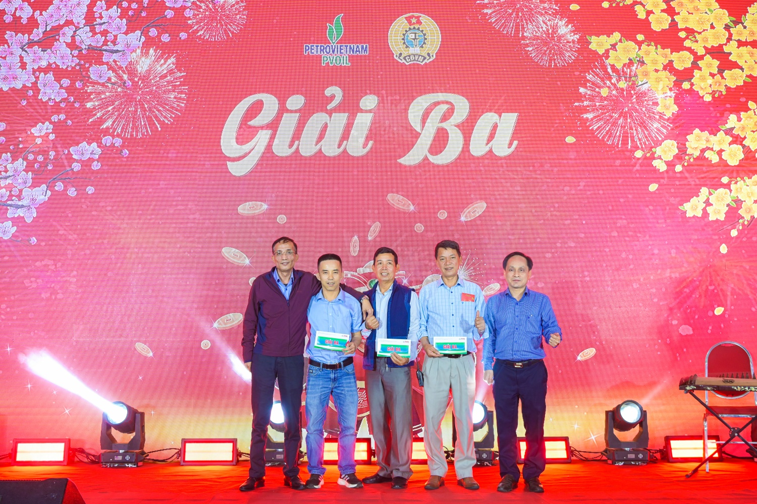 Ấm áp nghĩa tình nơi “mái nhà chung” PVOIL