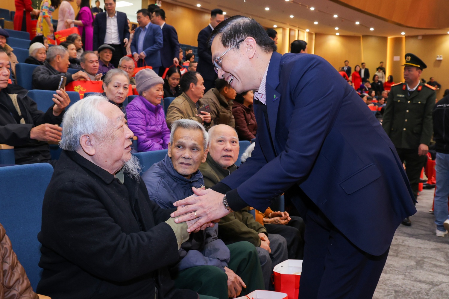 Phó Thủ tướng Phạm Thị Thanh Trà thăm, chúc Tết đồng bào các dân tộc và chiến sĩ biên phòng tỉnh Lào Cai