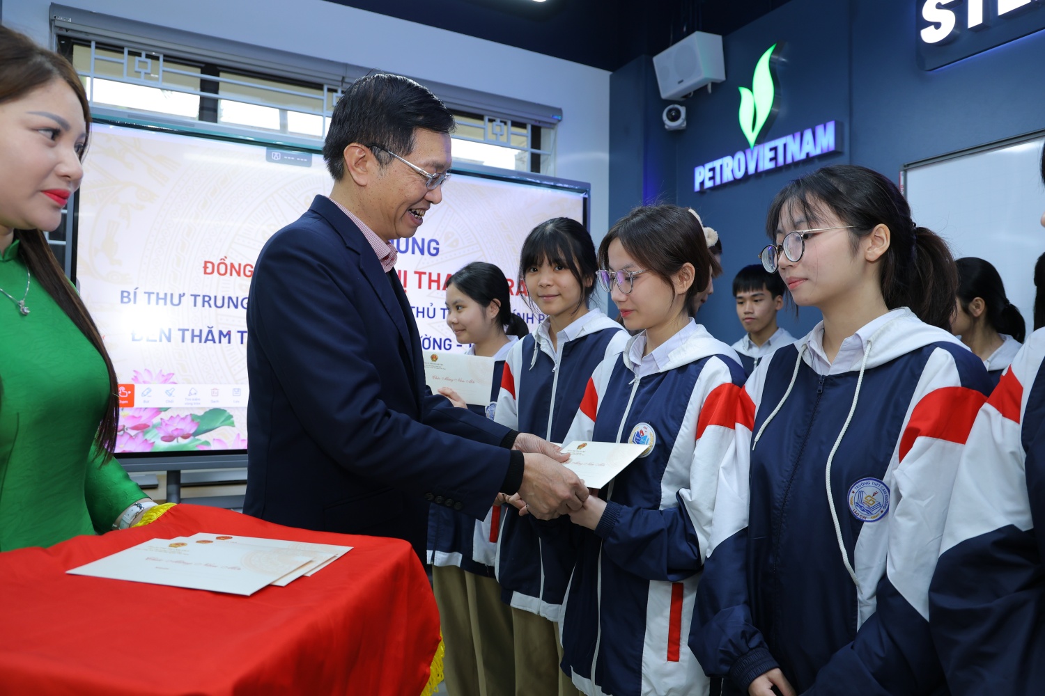 Phòng STEM mở ra không gian tri thức rộng lớn cho học sinh vùng cao