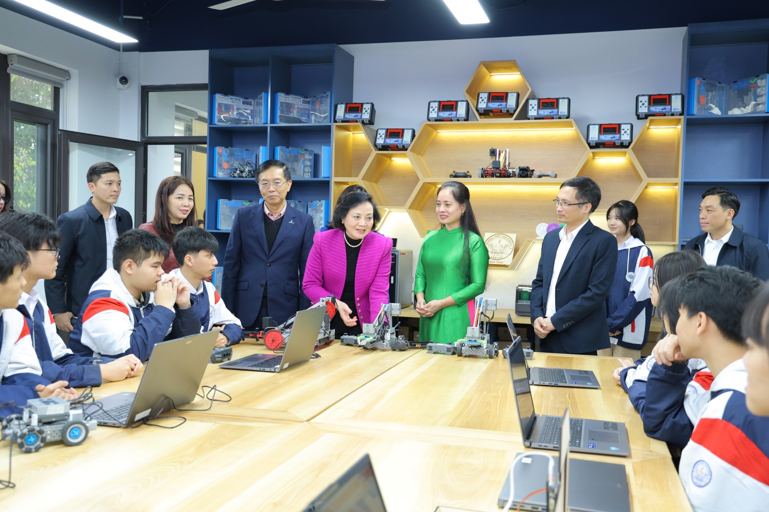 Phòng STEM mở ra không gian tri thức rộng lớn cho học sinh vùng cao